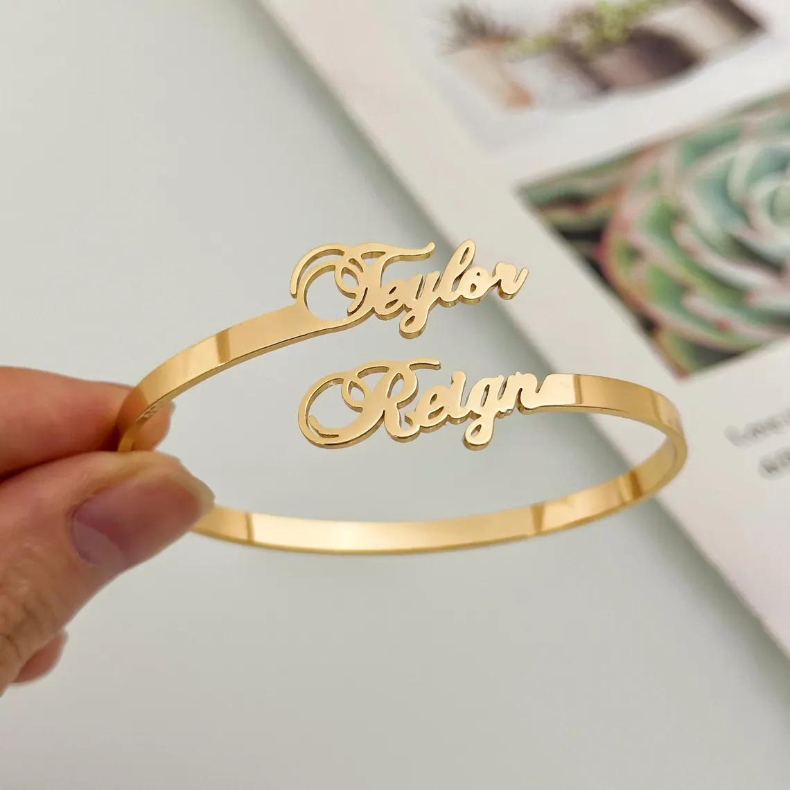 Gepersonaliseerde aangepaste k - Cuff Bangle Bracelet recensie en prijs
